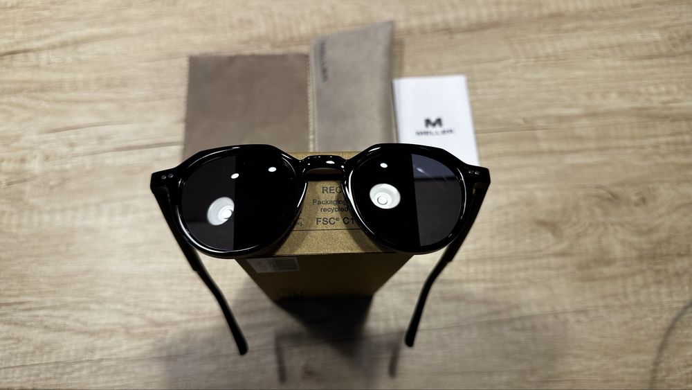 Солнцезащитные очки.