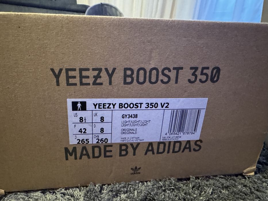 Yeezy Boost 350 v2 Light 42