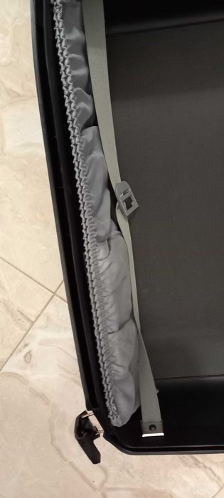 Голям американски куфар на колелца с дръжка за дърпане