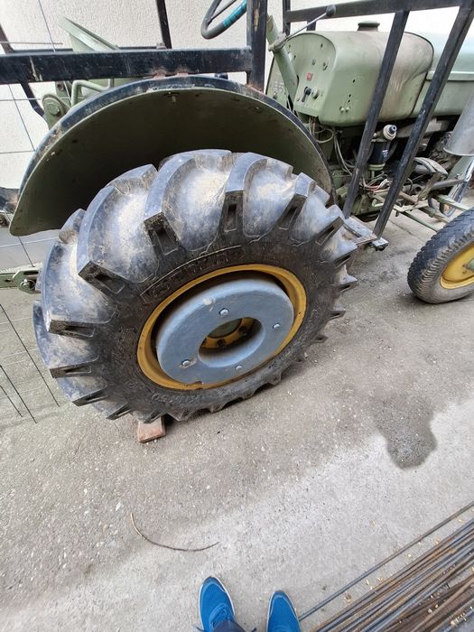 Tractor agricol Elvetian