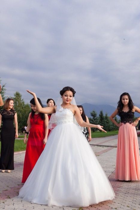 Свадебное платье продам