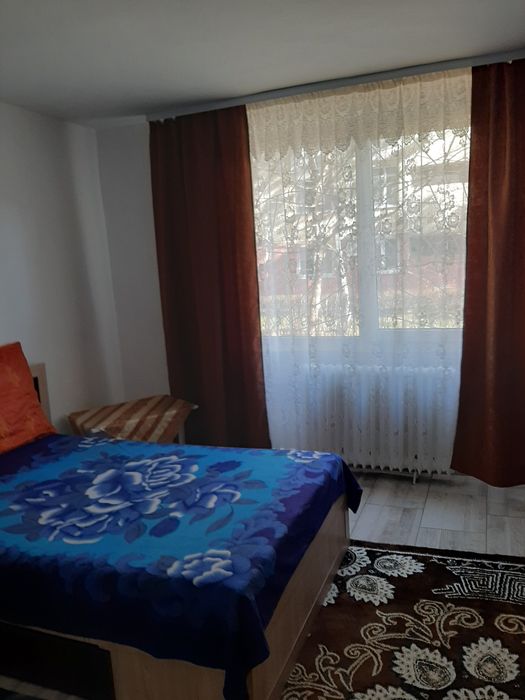 Închiriez garsonieră