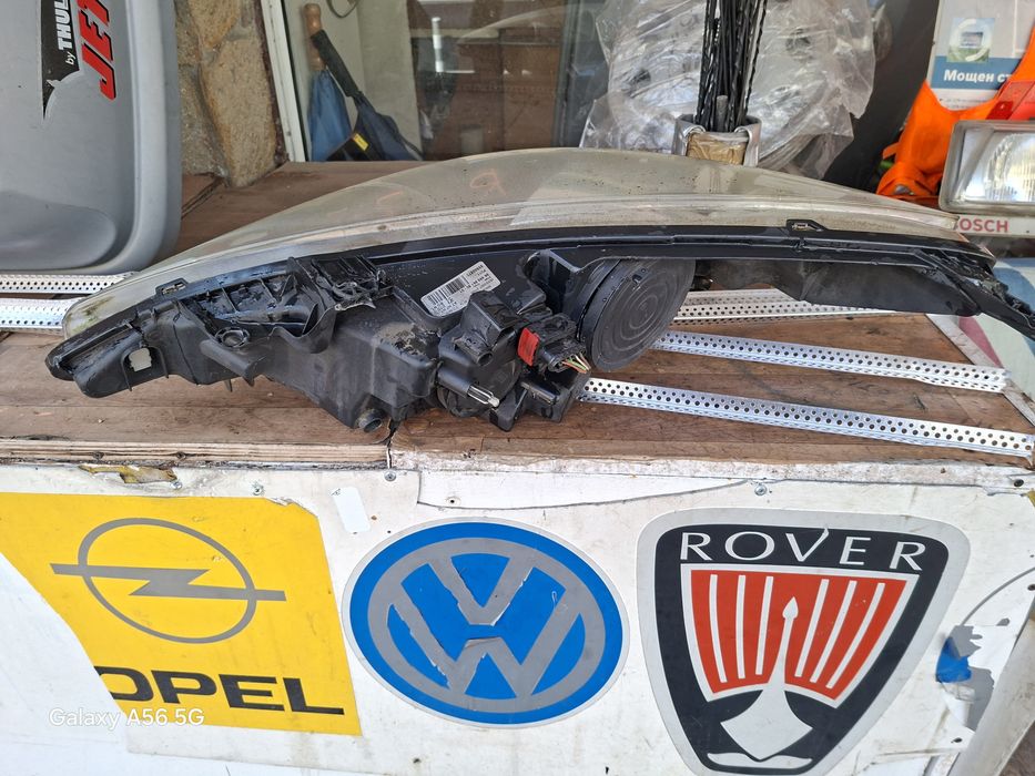 Оригинален фар Peugeot 207 десен