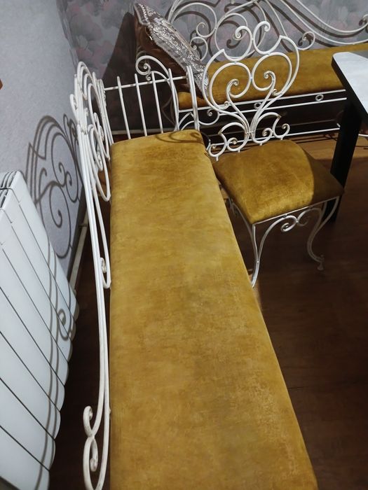 Кованные банкетки и стулья