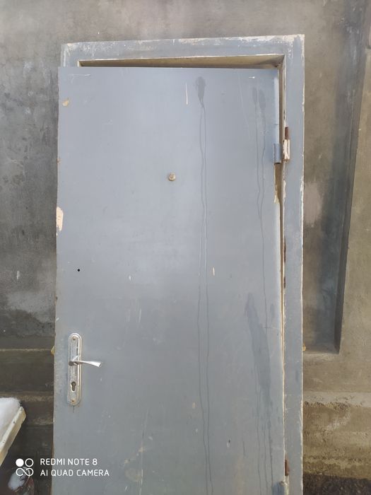 Temir eshik sotiladi
