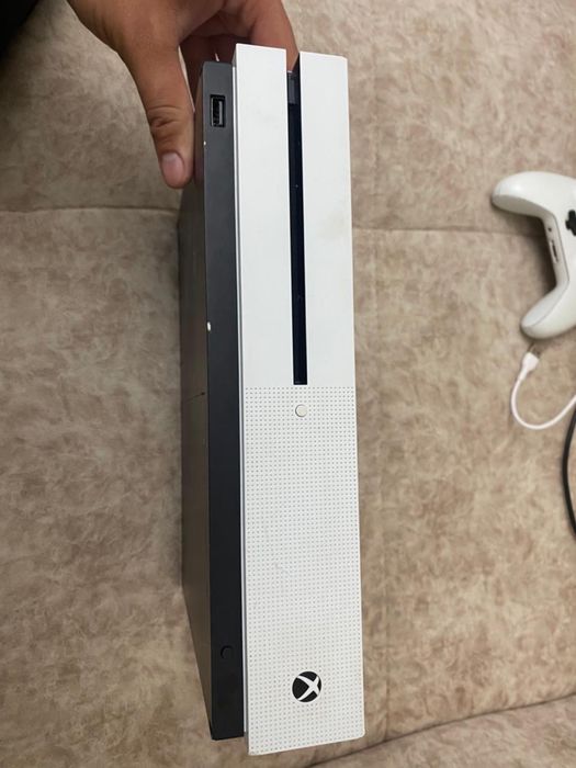 Xbox one s в хорошем состоянии