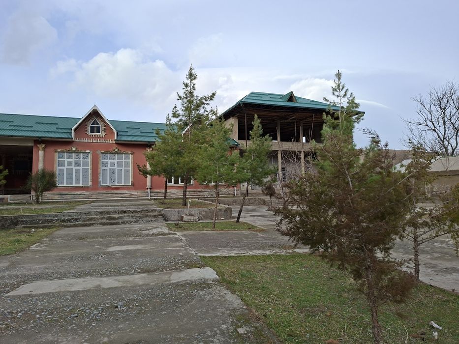 Tikuvchilik sexi, savdo dokoni, oshxona va maishiy xizmat korsatish sh