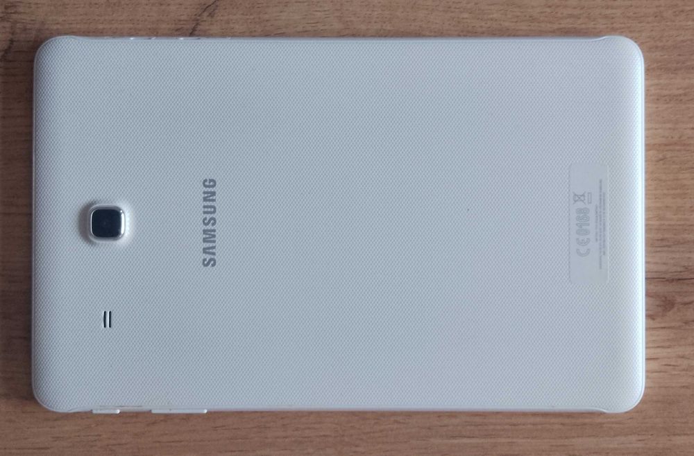 Таблет SAMSUG Galaxy Tab E SM-T561