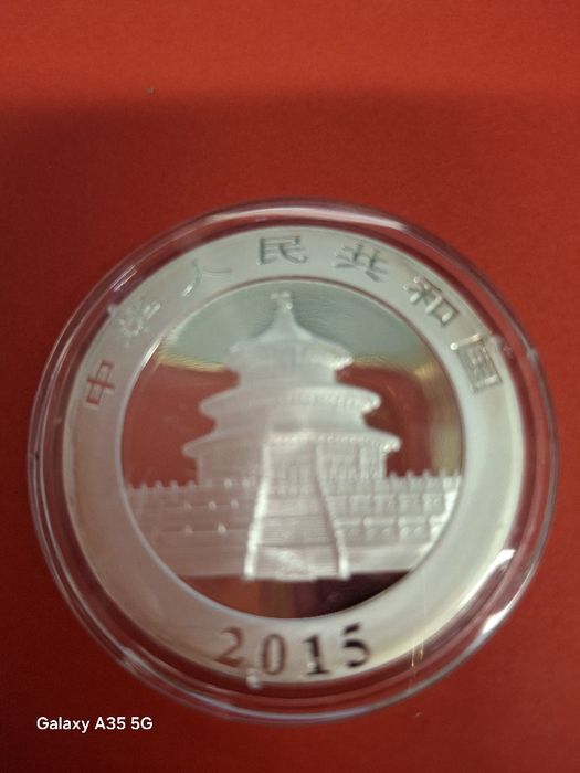Продавам сребърна монета панда от 2015г.