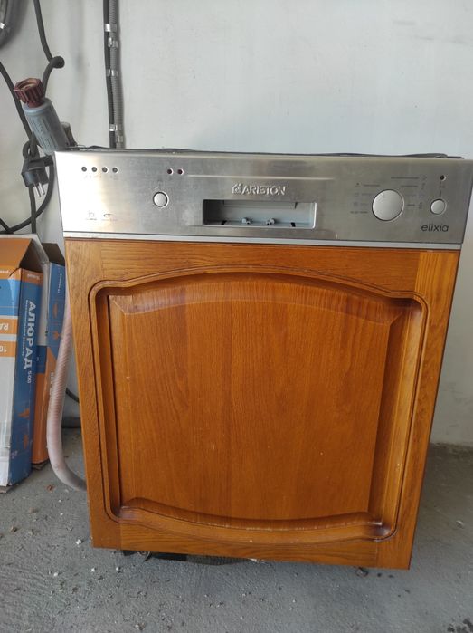 Продам посудомоечную машину