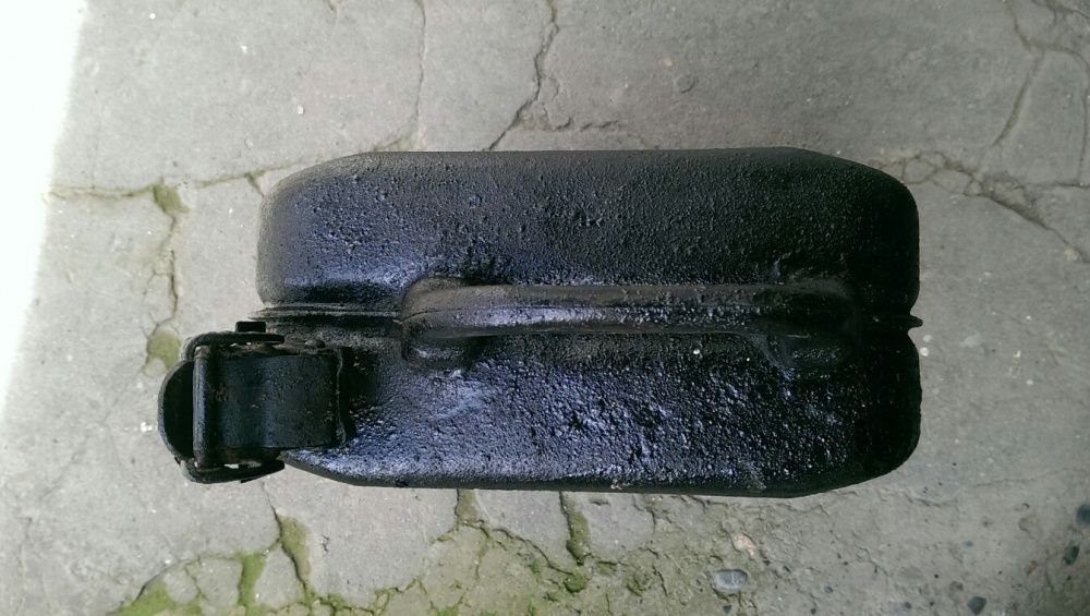 Канистру железная на 12литров из под масла