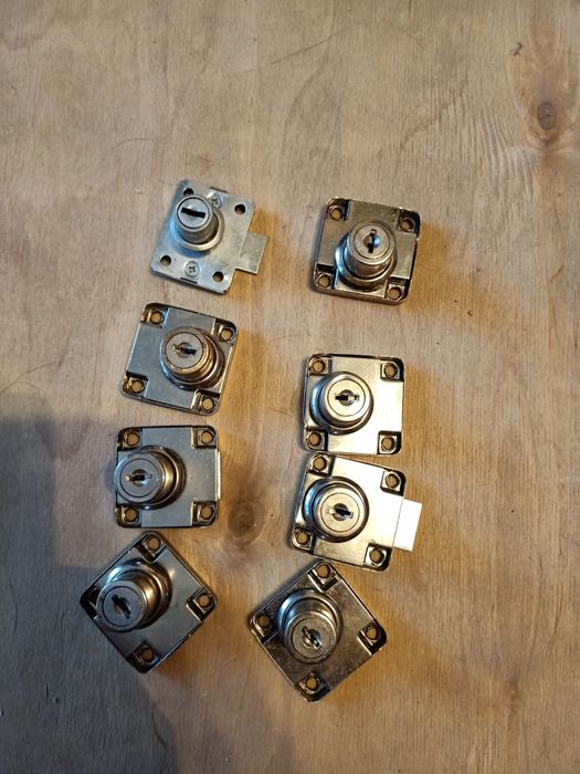 Продам навесы на двери