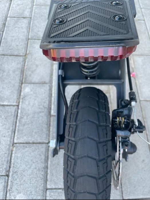 Vând trotineta  Kukirin g2