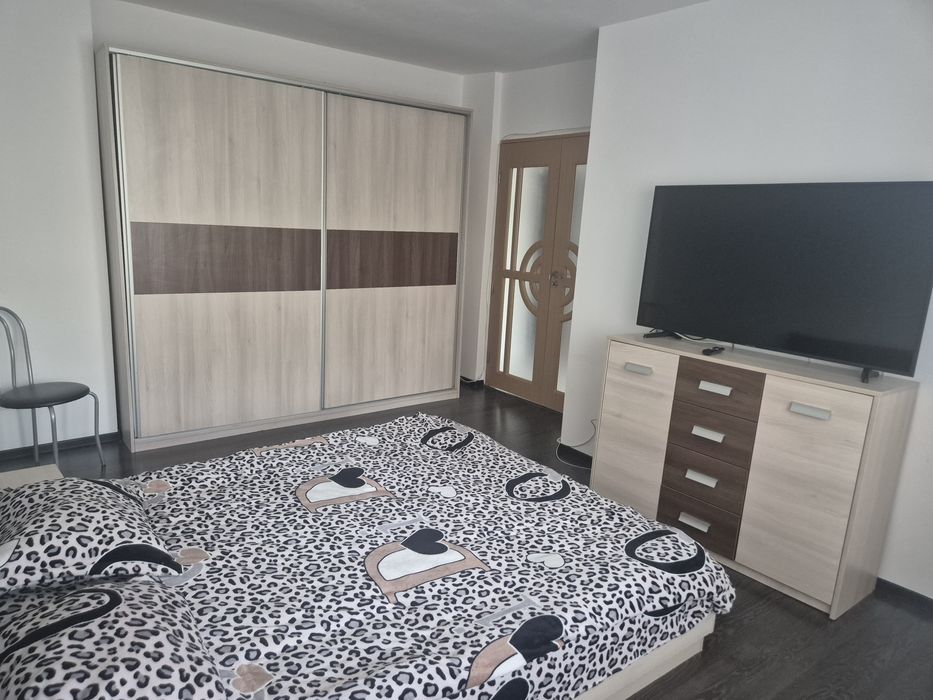 Inchiriez apartament 2 camere, foarte spatios, zona centrala, Pucioasa ,