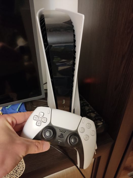 Продам Playstation 5 / PS5