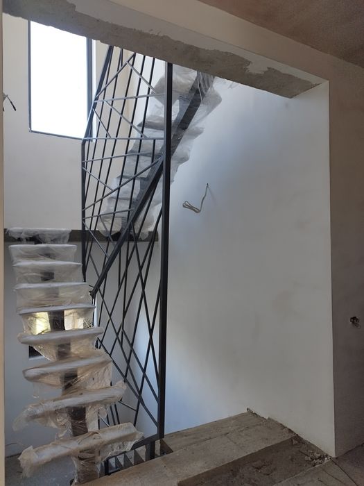 Se vinde casa la rosu