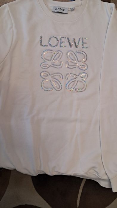 Дамска блуза с дълъг ръкав.