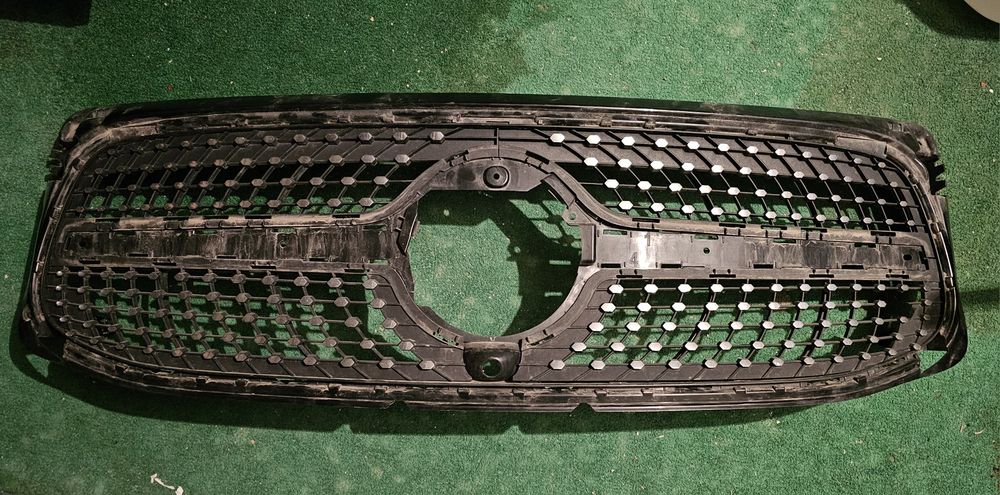 Mercedes glb x247 решетка AMG Line с дупка за камера