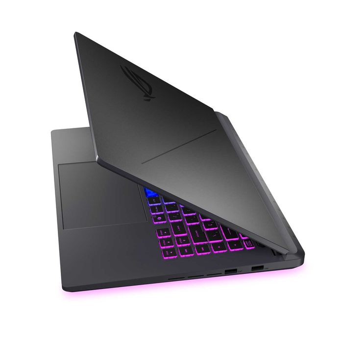 Asus ROG Strix G16  16" 240Hz Intel Core i7-13650HX 32GB 1TB RTX4070 8