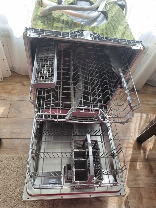 Продава се  съдомиялна на части