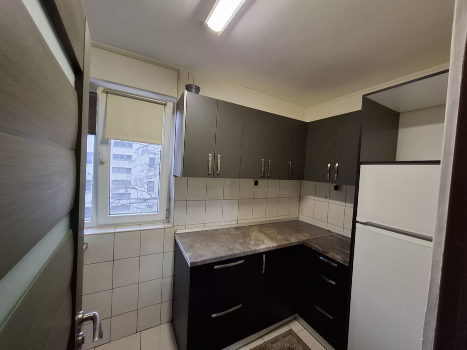 Închiriez garsonieră decomandată