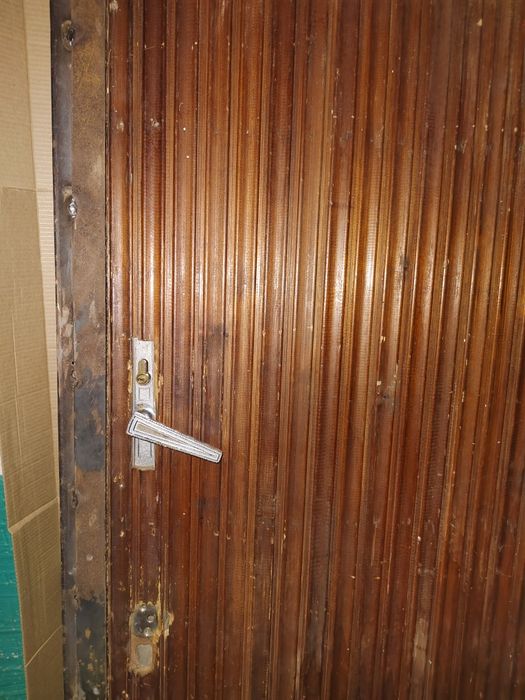 Продается желенная входная дверь