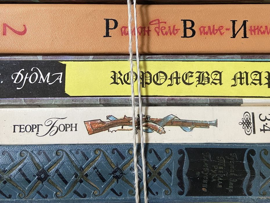 Книги разные  научные и художественные