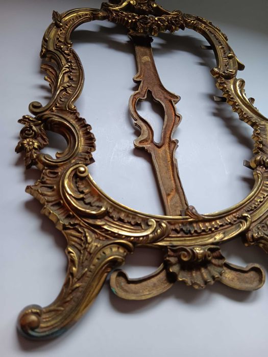 Ramă foto sau o ramă pentru oglindă de masă vintage din bronz masiv, Stil Rococo sau Art Nouveau, Dimensiune 44 cm, veche de colectie