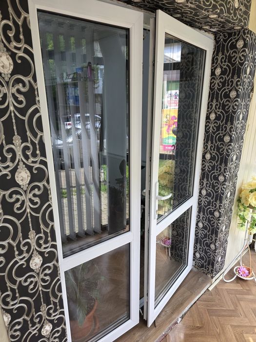 Usa termopan iesire in balcon