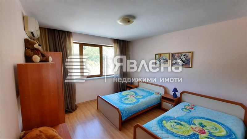 Продажба на тристаен апартамент с фронтална гледка море.