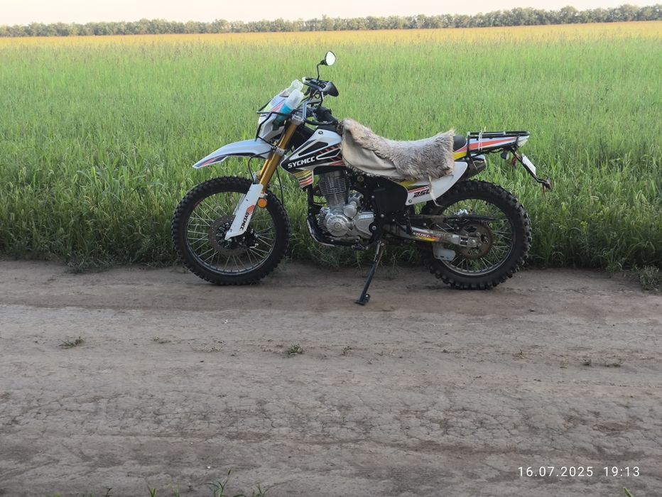 Продам мотоцикл эндуро 2025 года