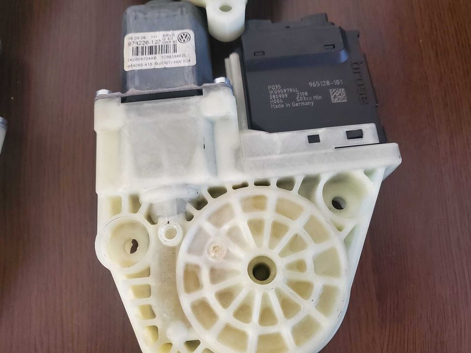 Motoras macara dreapta spate, volkswagen passat b6, an fabricatie 2010, cod oem 1k0959794L