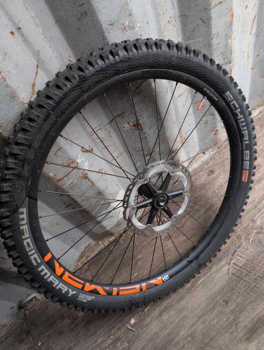 Cube stereo action team