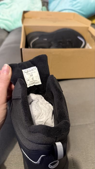 Incaltaminte impermeabila de drumetie Halti