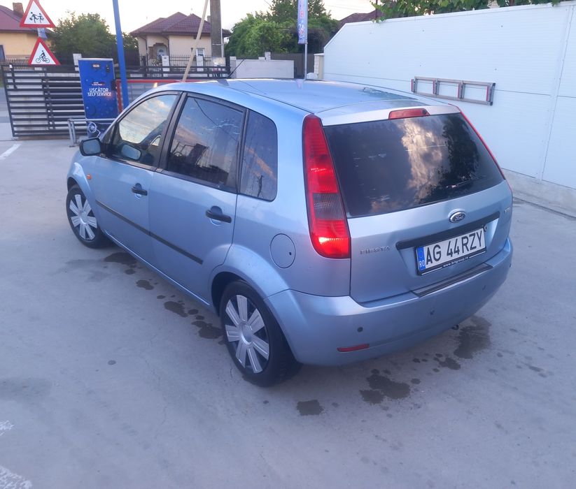 Vând schimb Ford fiesta 1.4 diesel