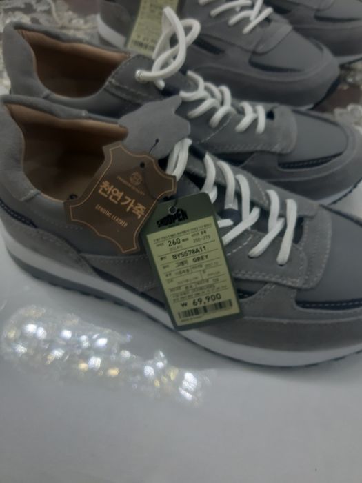 Кожаные кроссовки  с корейи  42 и 41.5