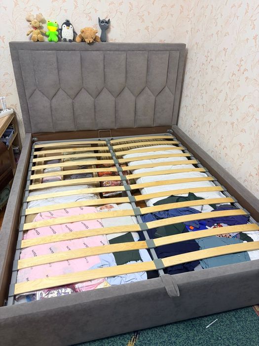 Кровать двуспальная