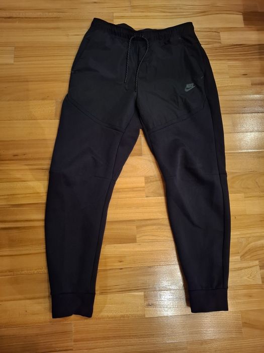 Pantaloni Nike Tech Fleece