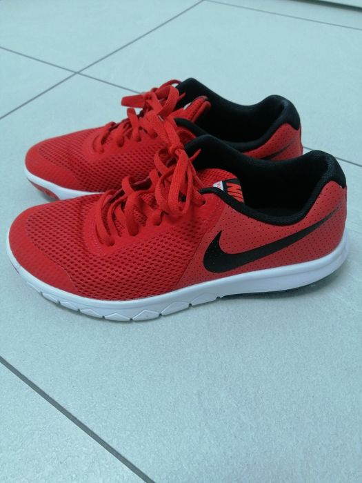 Маратонки Nike, много леки