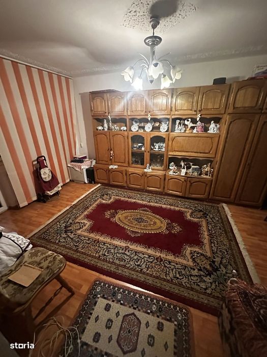 Apartament cu 2 camere de vanzare decomandate, 47 mp, Dealul Florilor