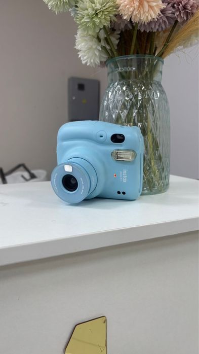 Продаю Instax Mini 11