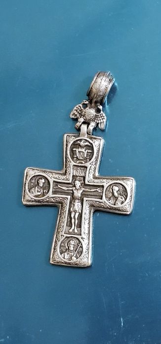 Крестик ручной работы