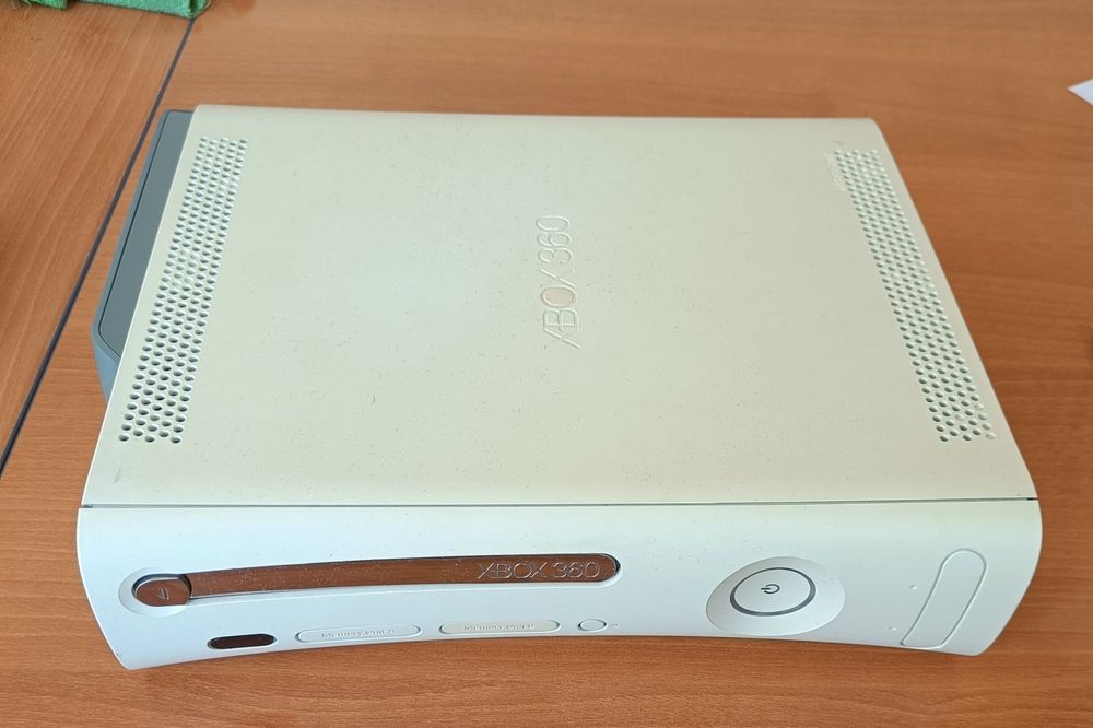 Приставка игровая XBOX 360