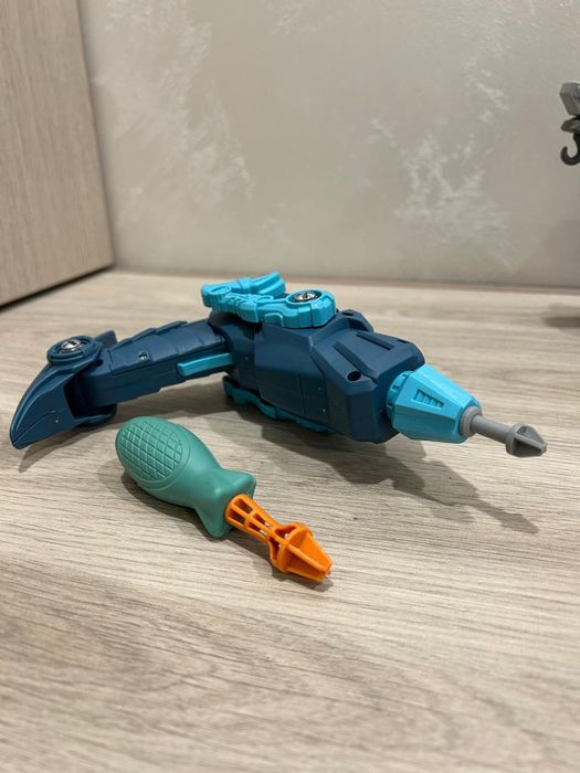 Конструктор с шуруповертом. Динозавры-машинки.