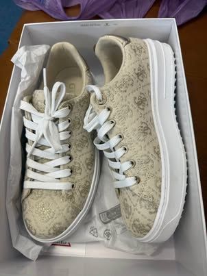 Vand adidasi Guess Originali