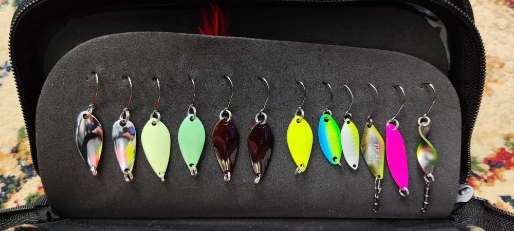 Рыболовные снасти для ловли форели.