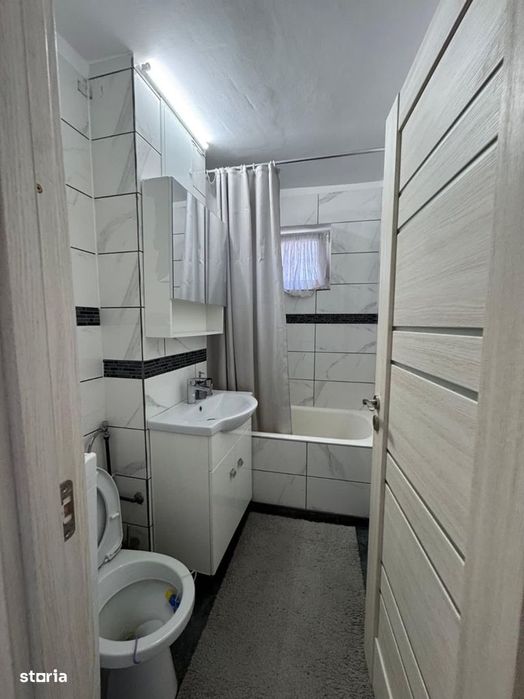 cv 160 Bd.Traian , apartament  3 camere , etaj III