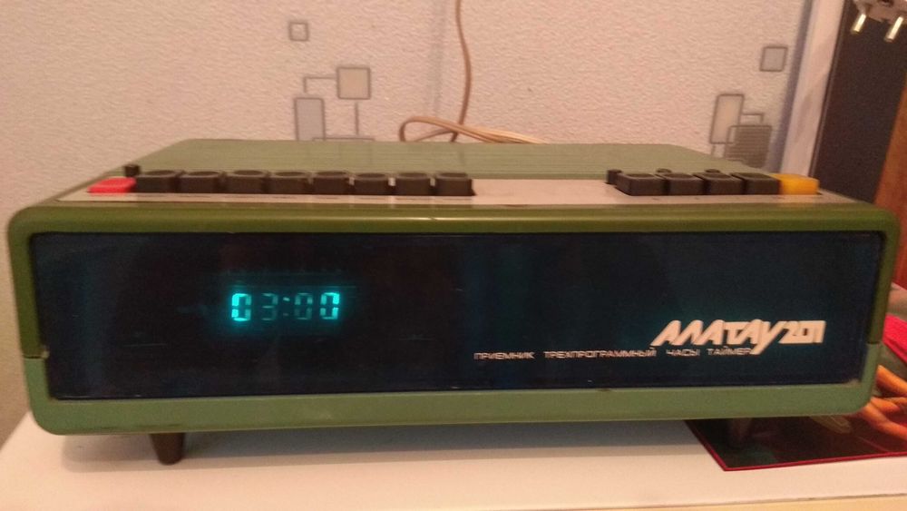 Радиоприемник Алатау 201. СССР.