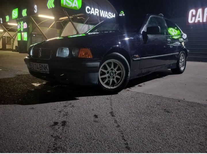 Vând BMW E36 Compact 
1.6 lanț 
Mașina se prezintă în stare ff buna es