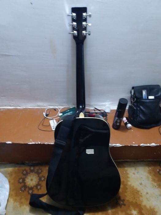 Akustik gitara razmer 41